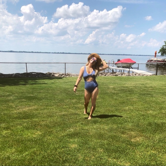 Meet your Posher, Allie - Picture 3 of 4